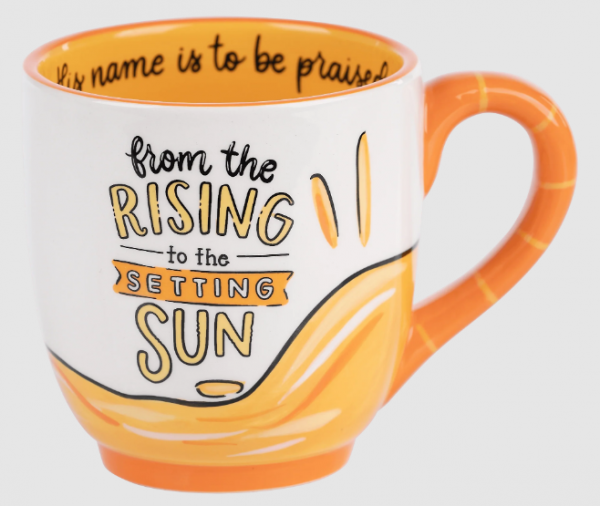 Mug dengan gambar matahari terbit yang melambangkan harapan baru